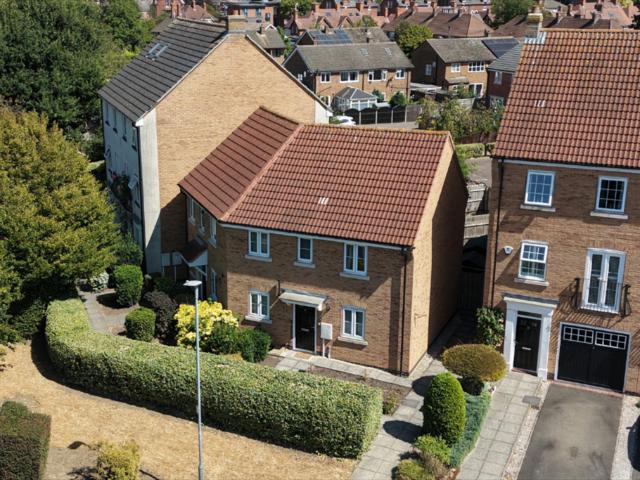 2 bedroom maisonette for sale