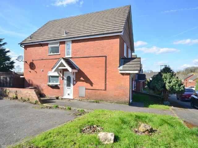 2 bedroom maisonette for sale