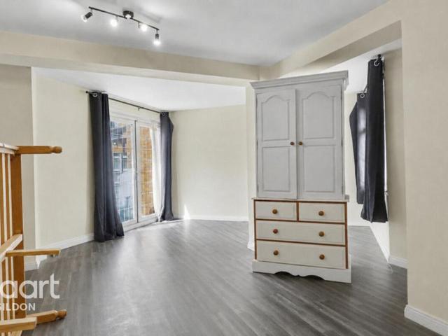 2 bedroom maisonette for sale