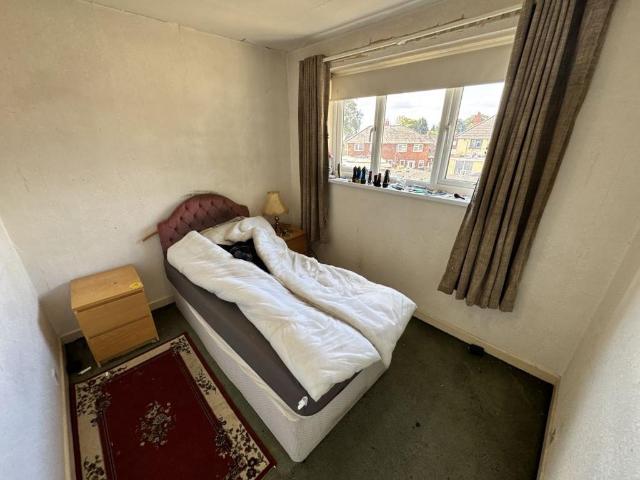 2 bedroom maisonette for sale