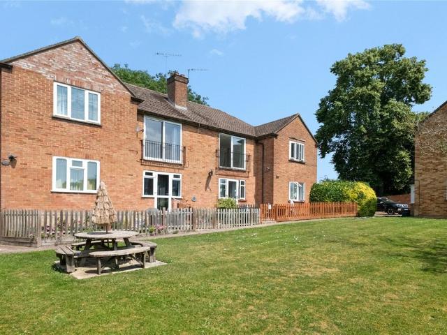 2 bedroom maisonette for sale