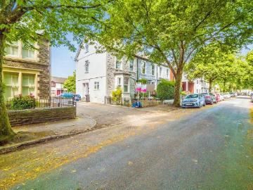 2 bedroom maisonette for sale