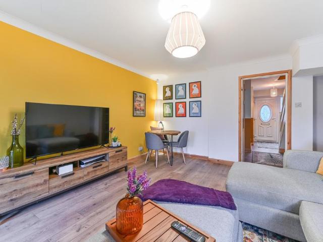 2 bedroom maisonette for sale