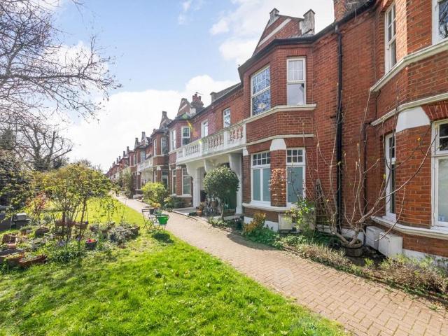 2 bedroom maisonette for sale