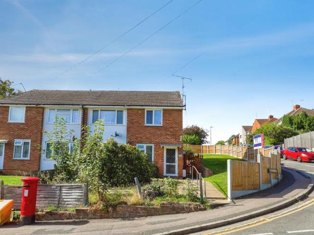 2 bedroom maisonette for sale