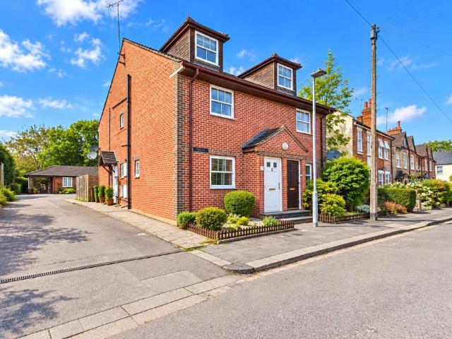 2 bedroom maisonette for sale