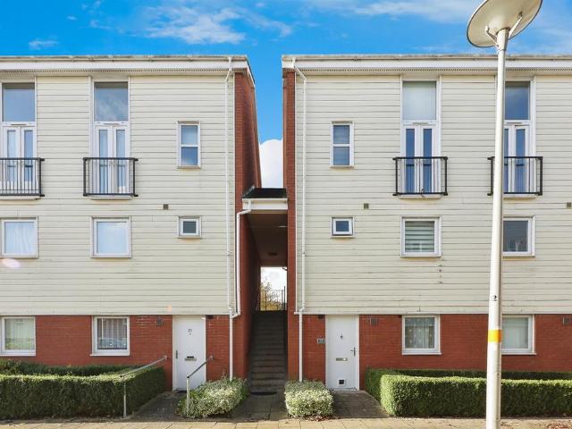 2 bedroom maisonette for sale