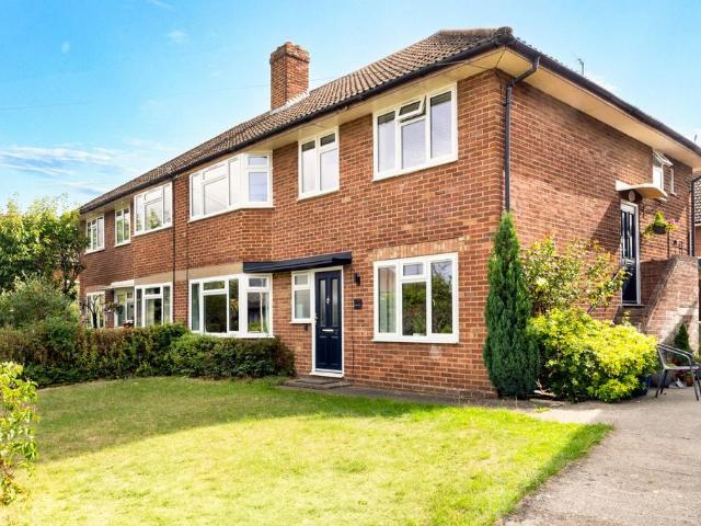 2 bedroom maisonette for sale