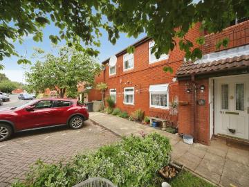 2 bedroom maisonette for sale