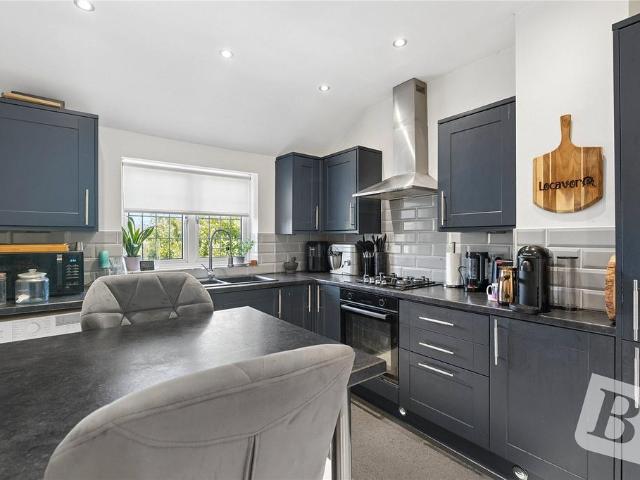 2 bedroom maisonette for sale