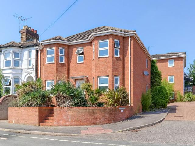 2 bedroom maisonette for sale