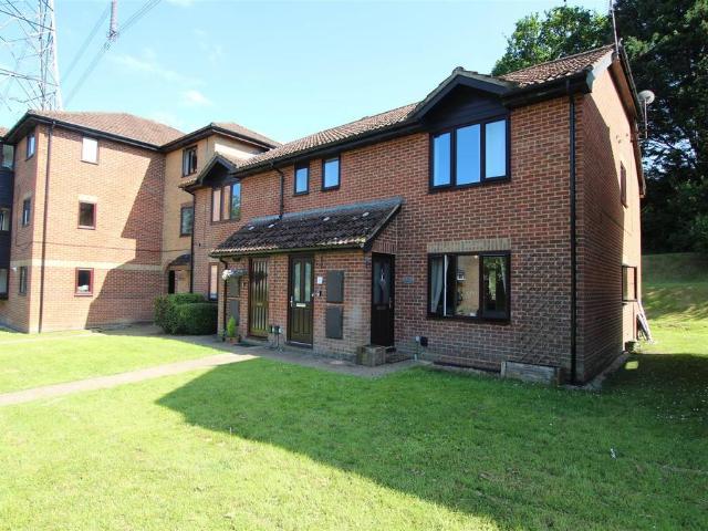 2 bedroom maisonette for sale