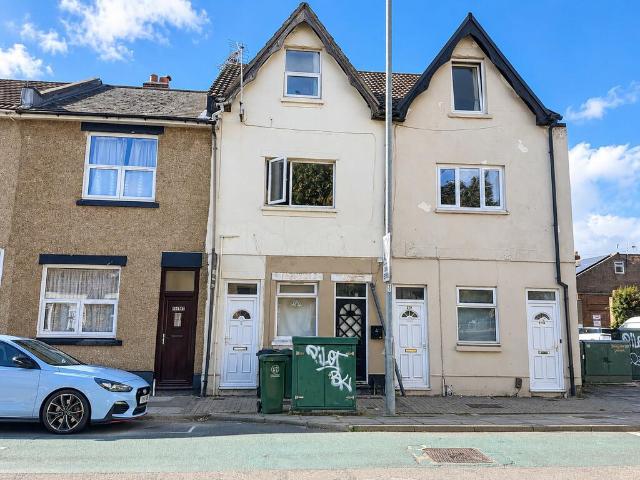 2 bedroom maisonette for sale