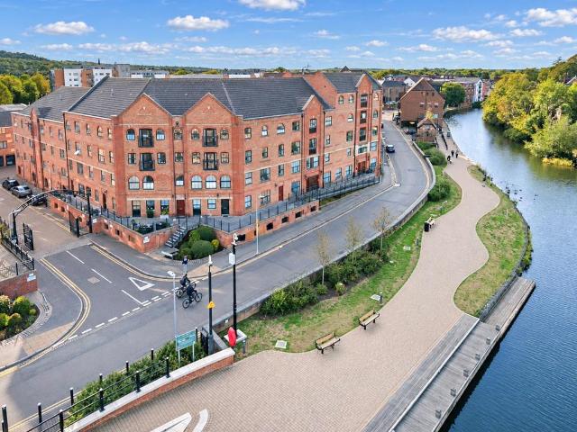 2 bedroom maisonette for sale