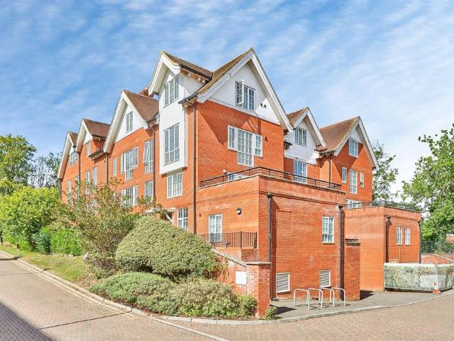 2 bedroom maisonette for sale