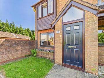 2 bedroom maisonette for sale