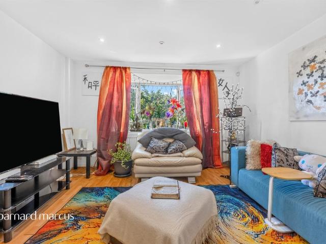 2 bedroom maisonette for sale