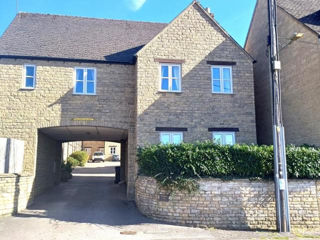 2 bedroom maisonette for sale