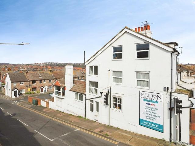 2 bedroom maisonette for sale