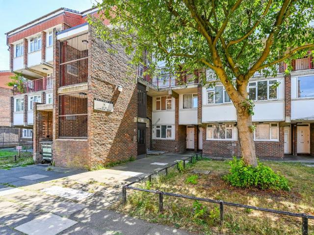 2 bedroom maisonette for sale