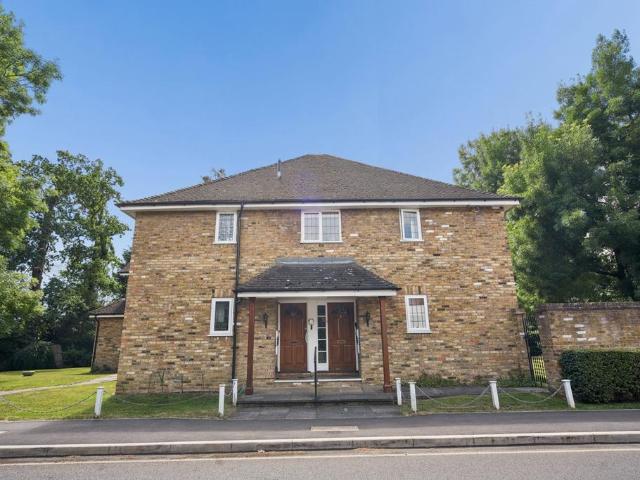 2 bedroom maisonette for sale