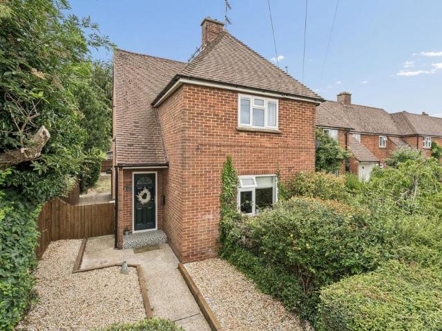 2 bedroom maisonette for sale