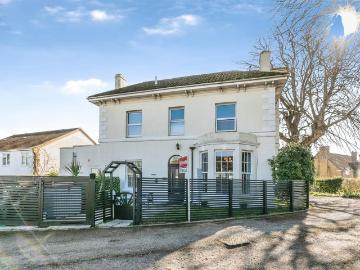 2 bedroom maisonette for sale