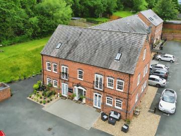 2 bedroom maisonette for sale