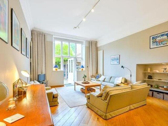 2 Bedroom Maisonette For Sale In Coombe, Kingston Upon Thames
