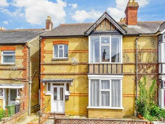2 Bedroom Maisonette For Sale In East Cowes
