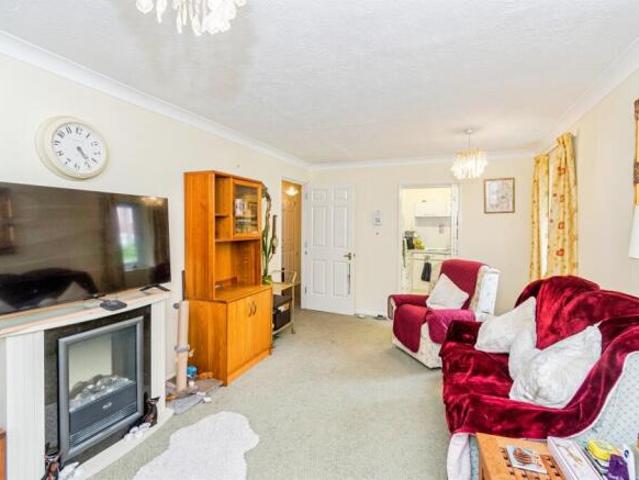 2 bedroom maisonette for sale in Sherwood Close, Southampton, SO16