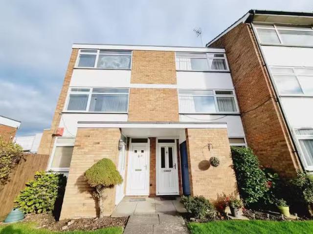 2 bedroom maisonette for rent in 11 Dugdale Court, Leamington.