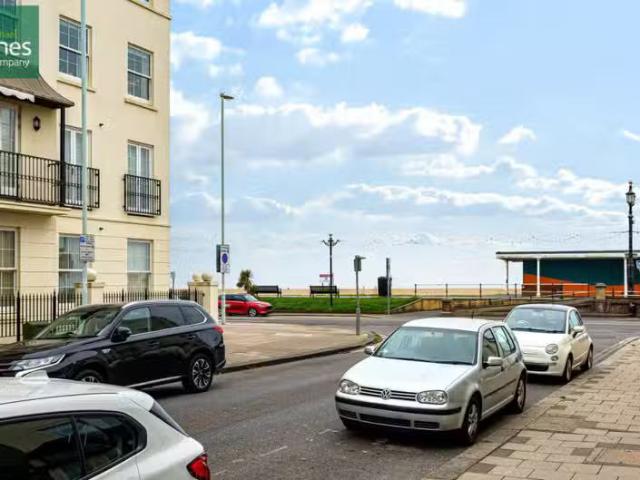 2 bedroom maisonette for rent in West Buildings, Worthing, Wes.