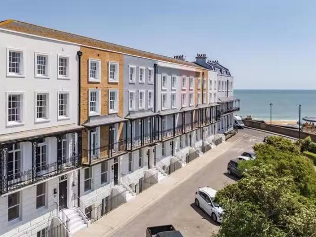 2 bedroom maisonette for rent in Albion Place, Ramsgate, CT11