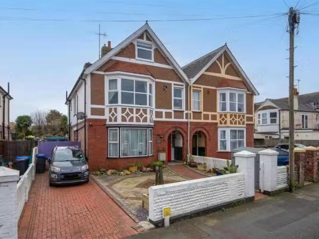 2 bedroom maisonette for rent in Church Walk, Worthing, BN11