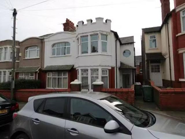 2 bedroom maisonette for rent in Dalmorton Road, Wallasey, CH45
