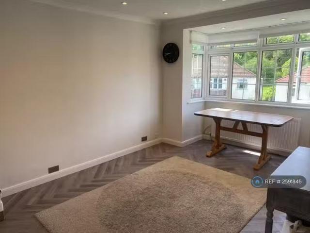 2 bedroom maisonette for rent in Gomshall Gardens, Kenley, CR8