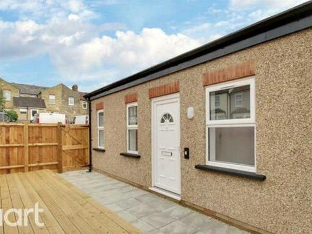 2 Bedroom Maisonette For Rent In Grays
