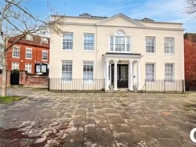 2 bedroom maisonette for rent in Market Place, Ringwood, Hamps.