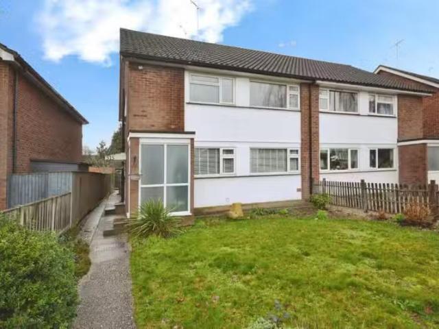 2 bedroom maisonette for rent in Rayleigh Road, Shenfield, Bre.