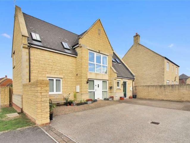 2 Bedroom Maisonette Flat