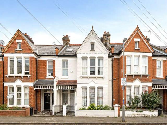2 Bedroom Maisonette Flat