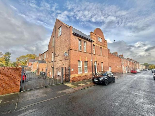 2 Bedroom Maisonette Flat
