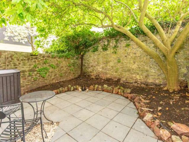 2 Bedroom Maisonette Flat
