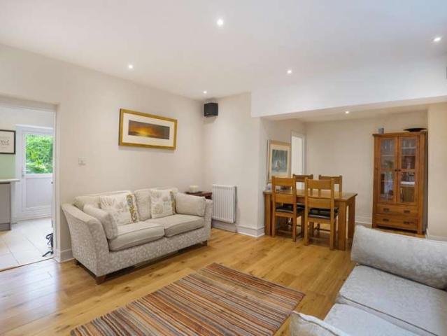 2 Bedroom Maisonette Flat