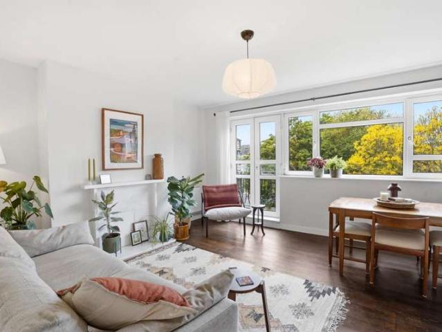 2 Bedroom Maisonette Flat