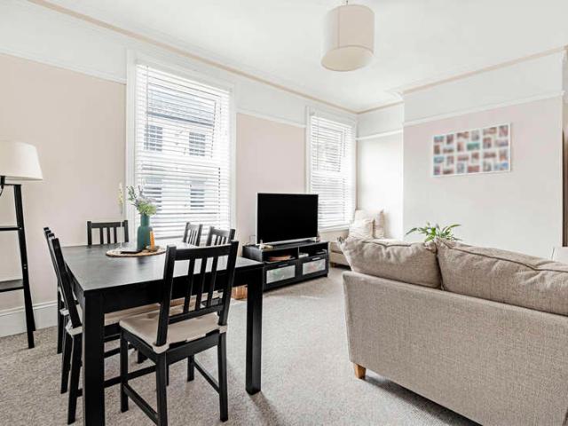2 Bedroom Maisonette Flat