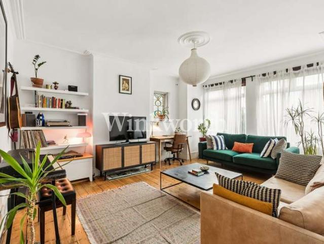 2 Bedroom Maisonette Flat