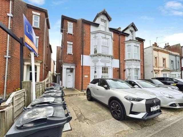 2 Bedroom Maisonette Flat