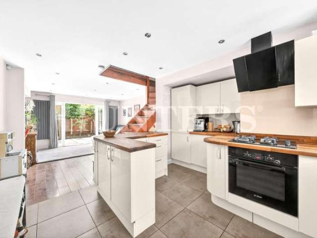 2 Bedroom Maisonette Flat